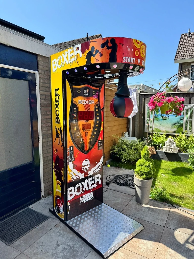 Boxer boksbalmachine opgesteld op een terras